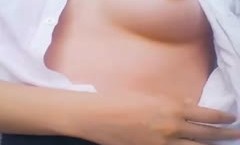 不穿内衣上班的骚.货又跑到巷子里漏出
