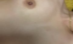 番茄必火，管理通过隔壁邻居上夜班，来照顾一下他的骚逼