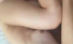 97年的小妹mei妹mei哦，下面紧的要命，没几下就想射了