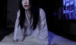 死了都要爱地缚灵美少女