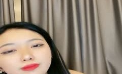 独乳风骚--诺宝宝❤️被网友惹怒，东北娘们不好欺负呀，干架回去再表演，这乳舞颜值无人能及，自[zi]慰大秀，爱笑的女孩挣钱容易！