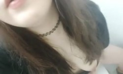 小妹mei自[zi]慰淫叫快透过屏幕射到她嘴里
