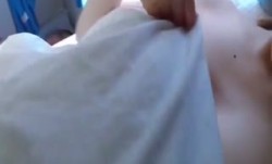 火车上的情欲展现被后面的小哥偷看