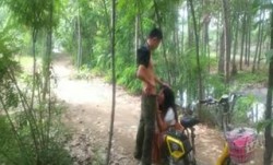 表姐手机里发现，她竟跟表姐夫骑电动车出去野战，我有机会搞搞表