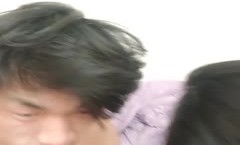 真实感很强的纯情少女让小哥镜头前玩弄直播赚外快，全程露脸口交大鸡.巴，让小哥玩.逼好多淫.水，多体位爆.草她