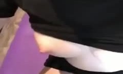 瑜珈老师送的福利是下课还帮学员吹屌屌