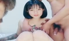 高中学妹mei❤️--兄弟俩3.P校园浪lang妹mei，一个射得快，一个持久，一起玩弄让学妹mei欲仙欲死，🅼𝕚𝕤𝕤𝔸𝕍爽shuang哦！