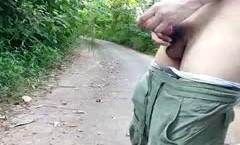 男：你专门勾引别人过来打野战啊，我在我们村都没打过野战。女骚.货：万一怀孕了呢，没事没事。我回去吃个药！