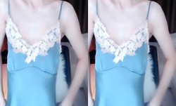 《疯狂抖音》万元定制网易CC颜值热舞主播极品反差婊最新上市！【欣彤】金主定制XXX𝓜𝕚𝕤𝕤𝔸𝕍又美又骚露点艳舞挑逗各种高潮脸(22)