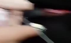 在车里摸摸小骚逼