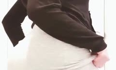 衣服束缚了我的美臀