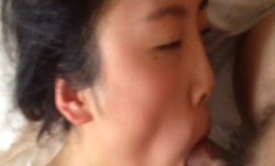 某平台泄密流出-年轻漂亮的大学美.女性.感丝袜丁字裤诱惑,男的边