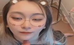 她的美如
