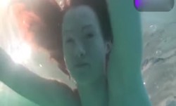 -koujiao-实拍性.感小美.女在泳池裸泳