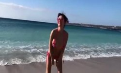 沙滩上的安希